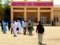 Rod arriving at Timbuktu airport, Mali, Africa Rod arriving at Timbuktu airport, Mali, Africa