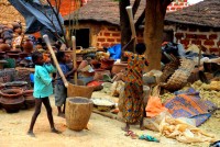 Traditional pottery making, Old Quarter, Bobo-Dioulasso, Burkina Faso, Africa