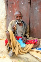 Harari man rolling cigarettes, market day, Harar, Ethiopia, Africa